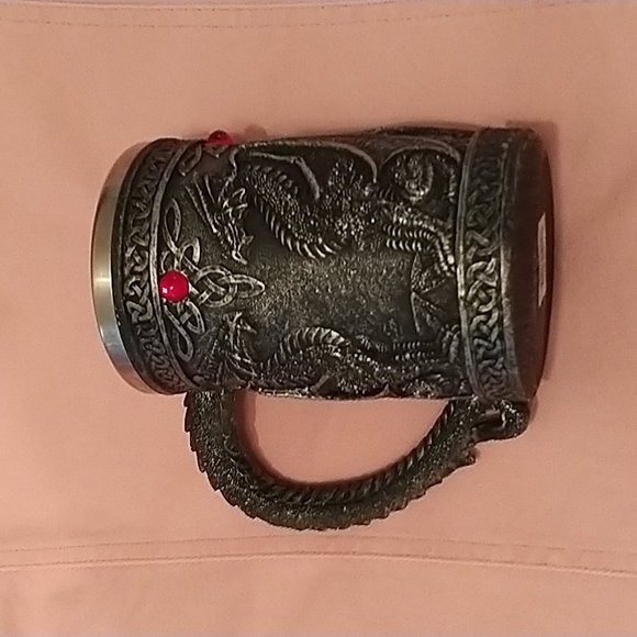 Ice cup with Chinese design and red buttons. - Picture 1 of 4